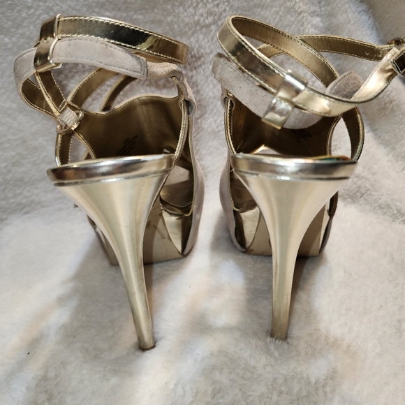 Shoes - Picture 3 of 4